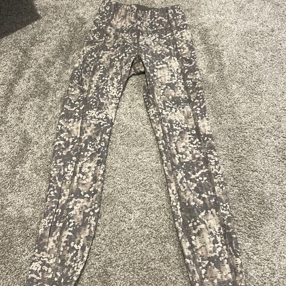 EUC camo lululemon leggings - Picture 1 of 4